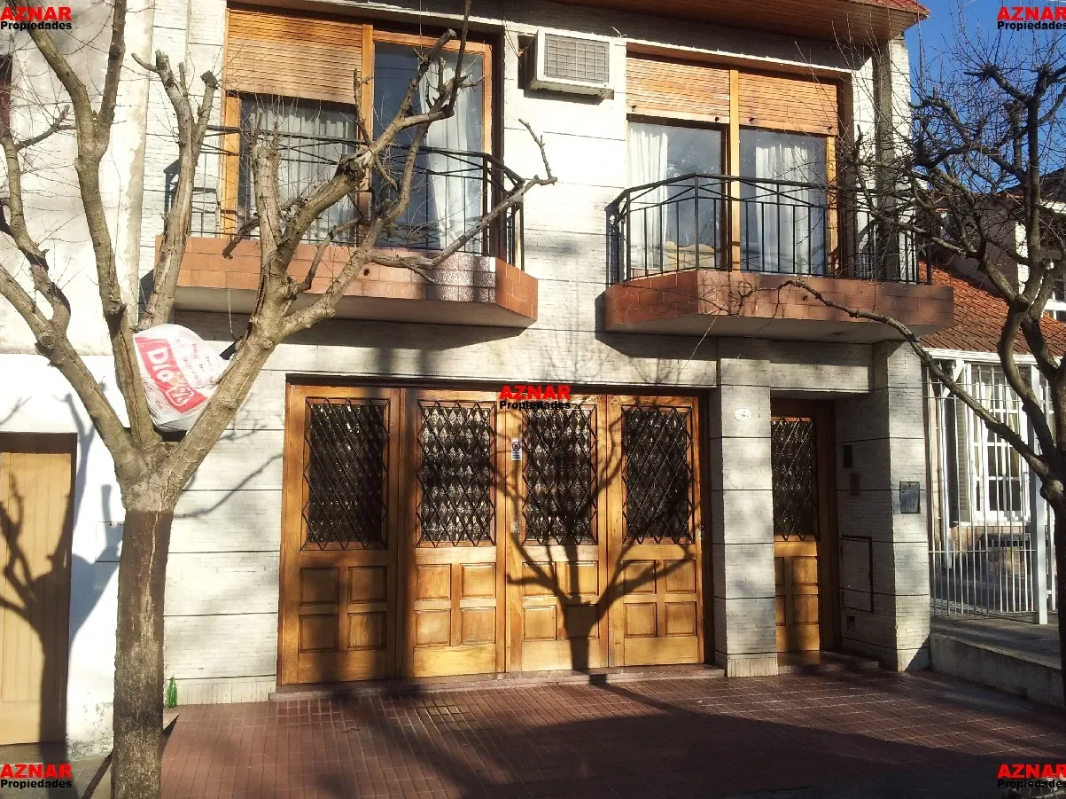 Casa en venta en calle Italia N° 291 e/ Del Busto y Belgrano
