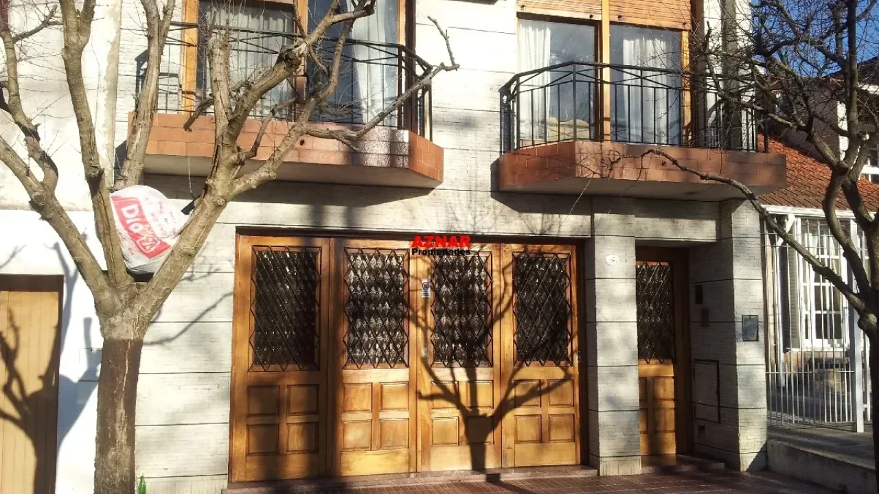 Casa en venta en calle Italia N° 291 e/ Del Busto y Belgrano