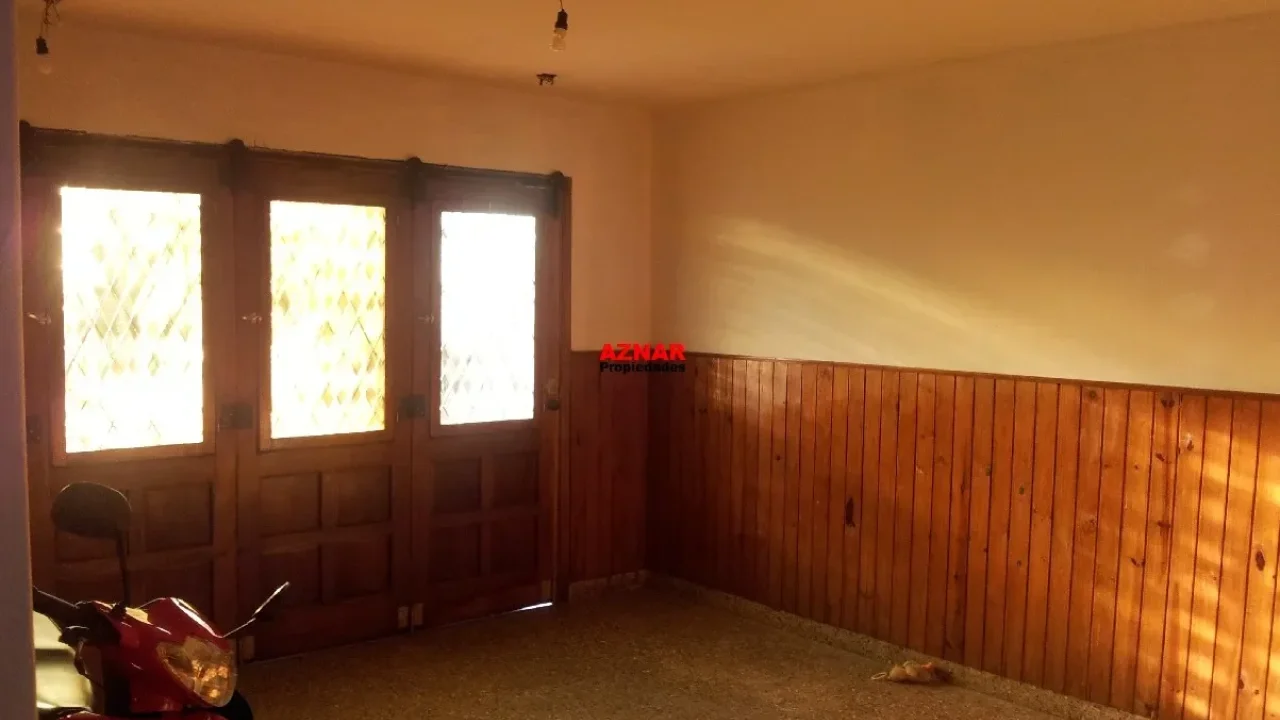 Casa en venta en calle Italia N° 291 e/ Del Busto y Belgrano