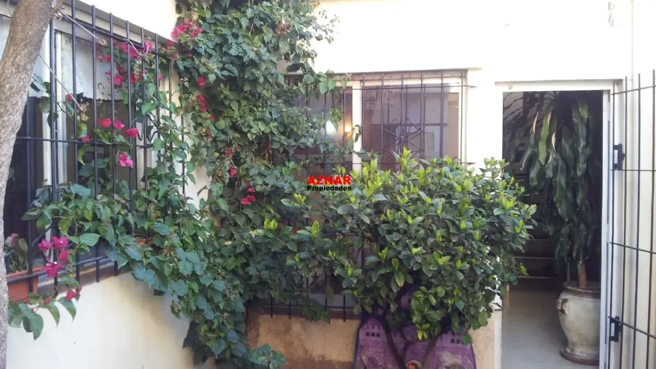 Casa en venta en calle Italia N° 291 e/ Del Busto y Belgrano