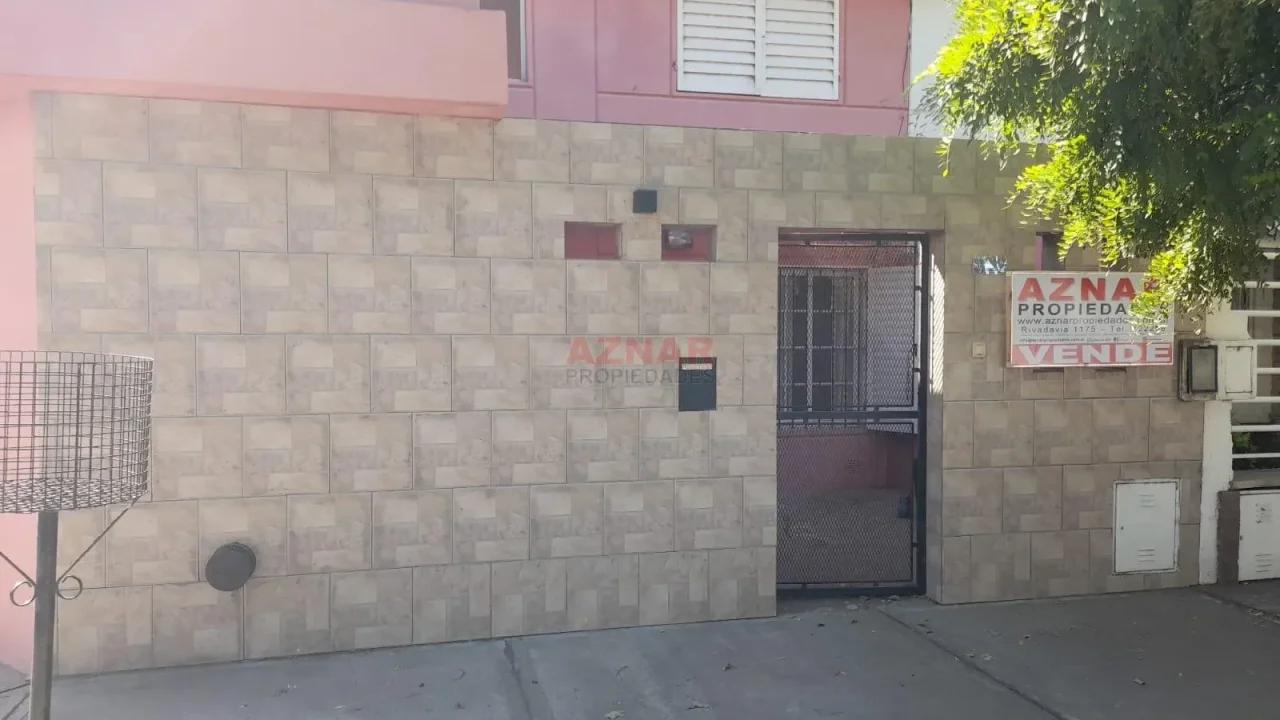 Casa en venta en Gagliardi esquina Cane - Barrio Villa Cora casa N° 5.