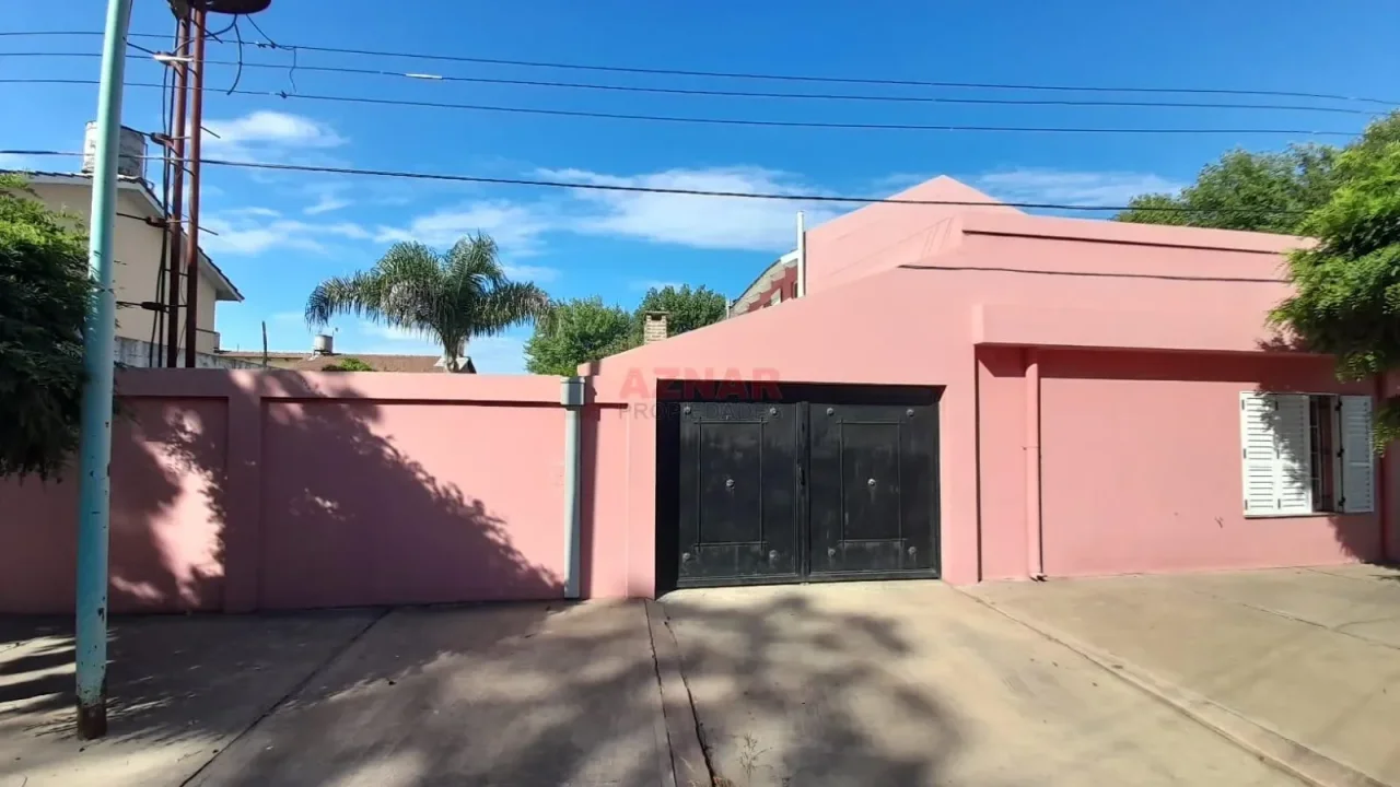 Casa en venta en Gagliardi esquina Cane - Barrio Villa Cora casa N° 5.