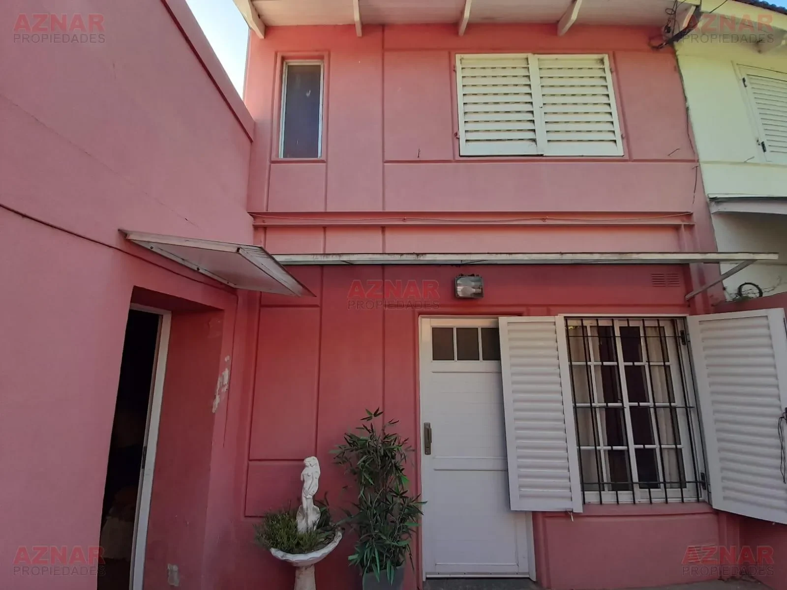 Casa en venta en Gagliardi esquina Cane - Barrio Villa Cora casa N° 5.