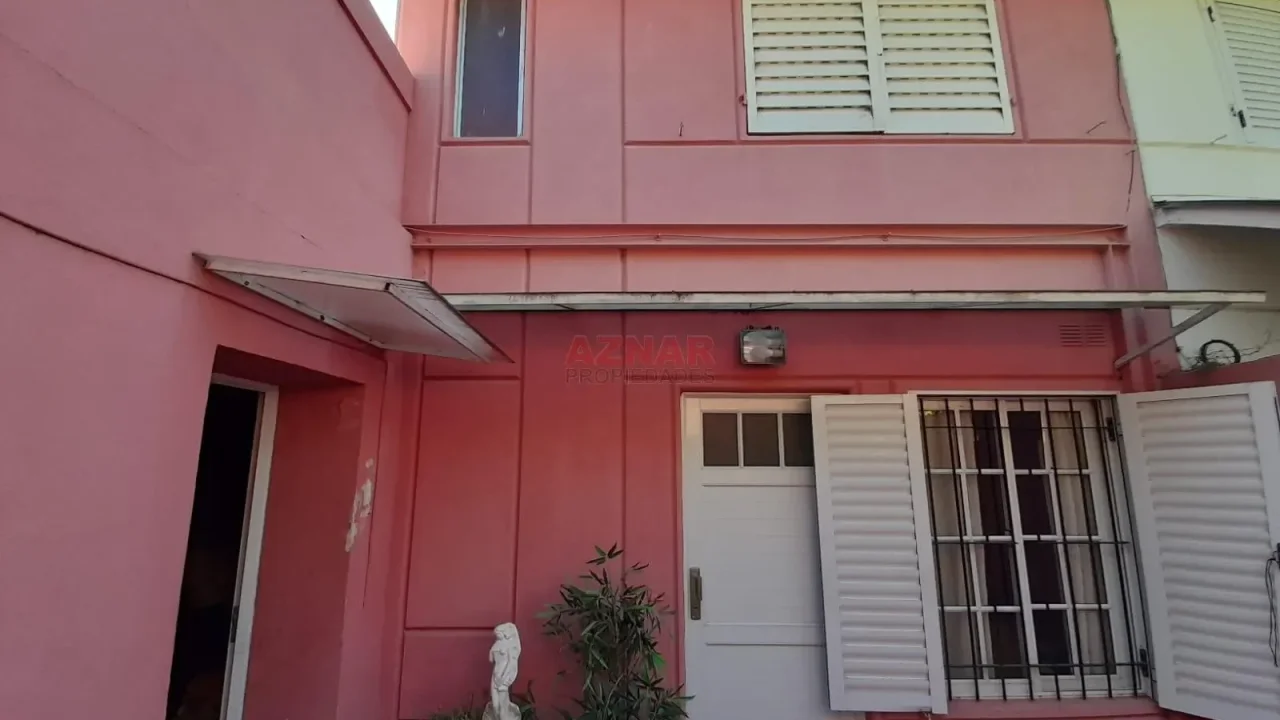 Casa en venta en Gagliardi esquina Cane - Barrio Villa Cora casa N° 5.