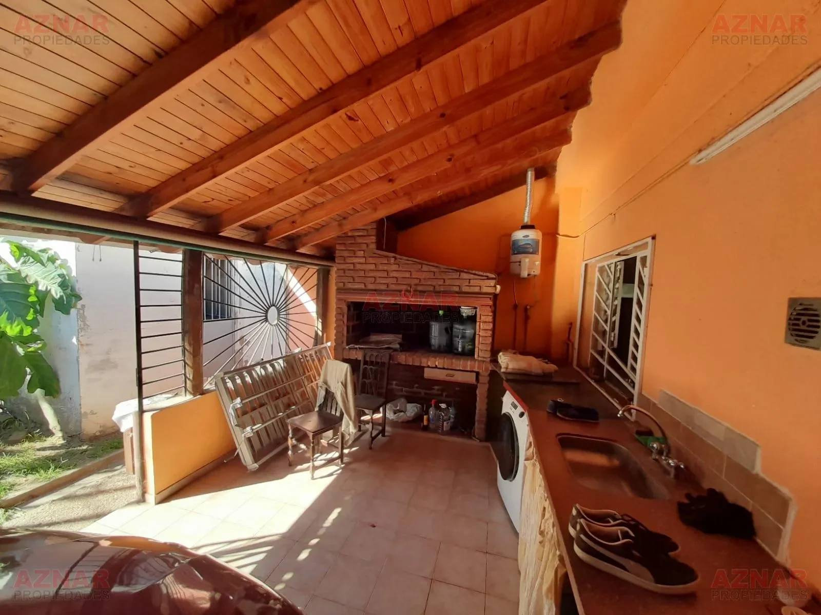 Casa en venta en Gagliardi esquina Cane - Barrio Villa Cora casa N° 5.