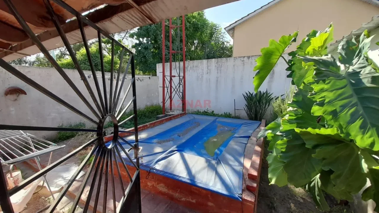 Casa en venta en Gagliardi esquina Cane - Barrio Villa Cora casa N° 5.