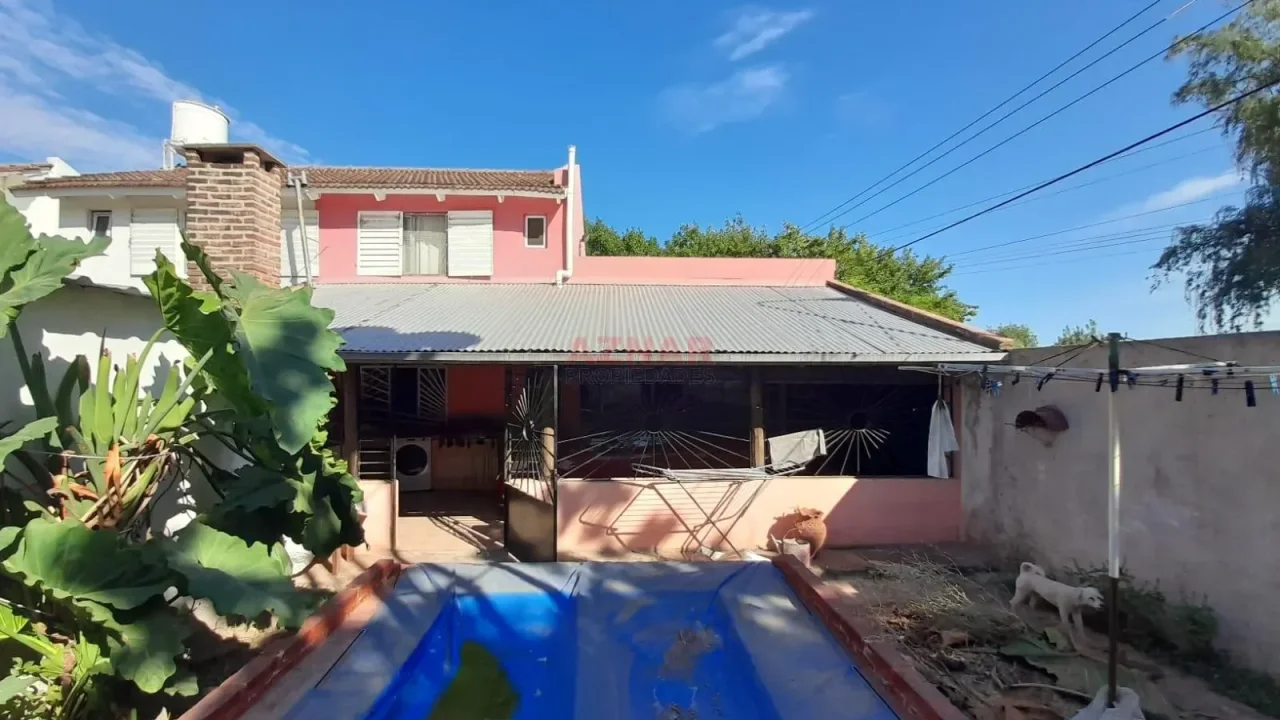 Casa en venta en Gagliardi esquina Cane - Barrio Villa Cora casa N° 5.