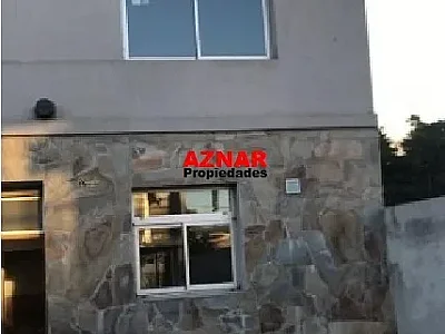 Dúplex en venta en la calle Moya Nº 247 e/ R. de Escalada y San Martin