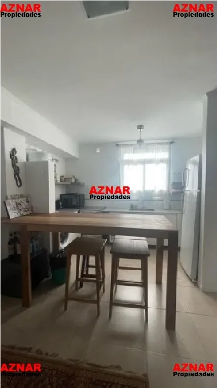 Dúplex en venta en la calle Moya Nº 247 e/ R. de Escalada y San Martin