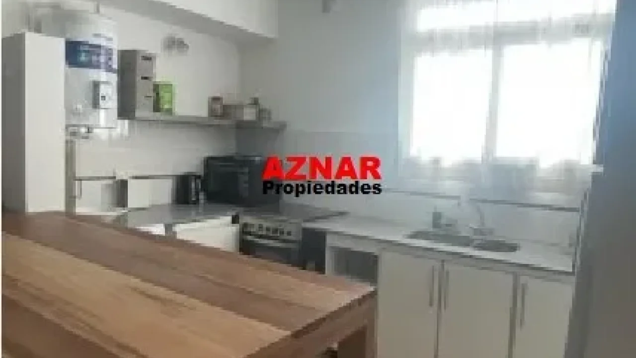 Dúplex en venta en la calle Moya Nº 247 e/ R. de Escalada y San Martin