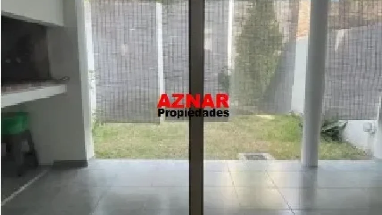 Dúplex en venta en la calle Moya Nº 247 e/ R. de Escalada y San Martin