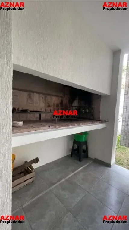 Dúplex en venta en la calle Moya Nº 247 e/ R. de Escalada y San Martin