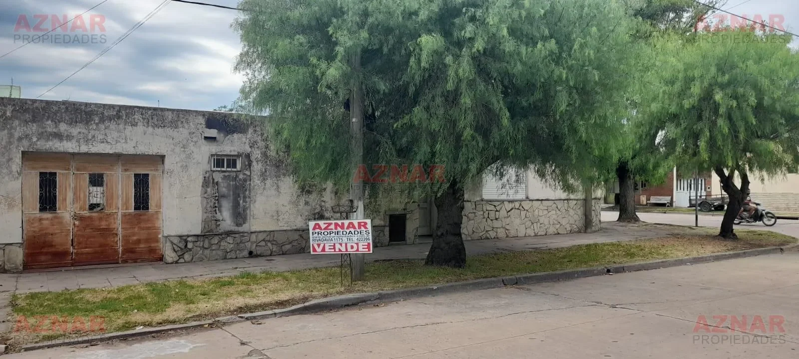 Casa en venta en calle Del Busto esquina Rauch