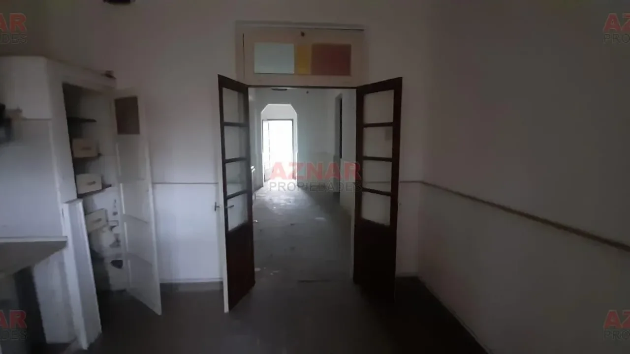 Casa con Local en venta en Pellegrini Nº 624 e/ Lamadrid y Alvear