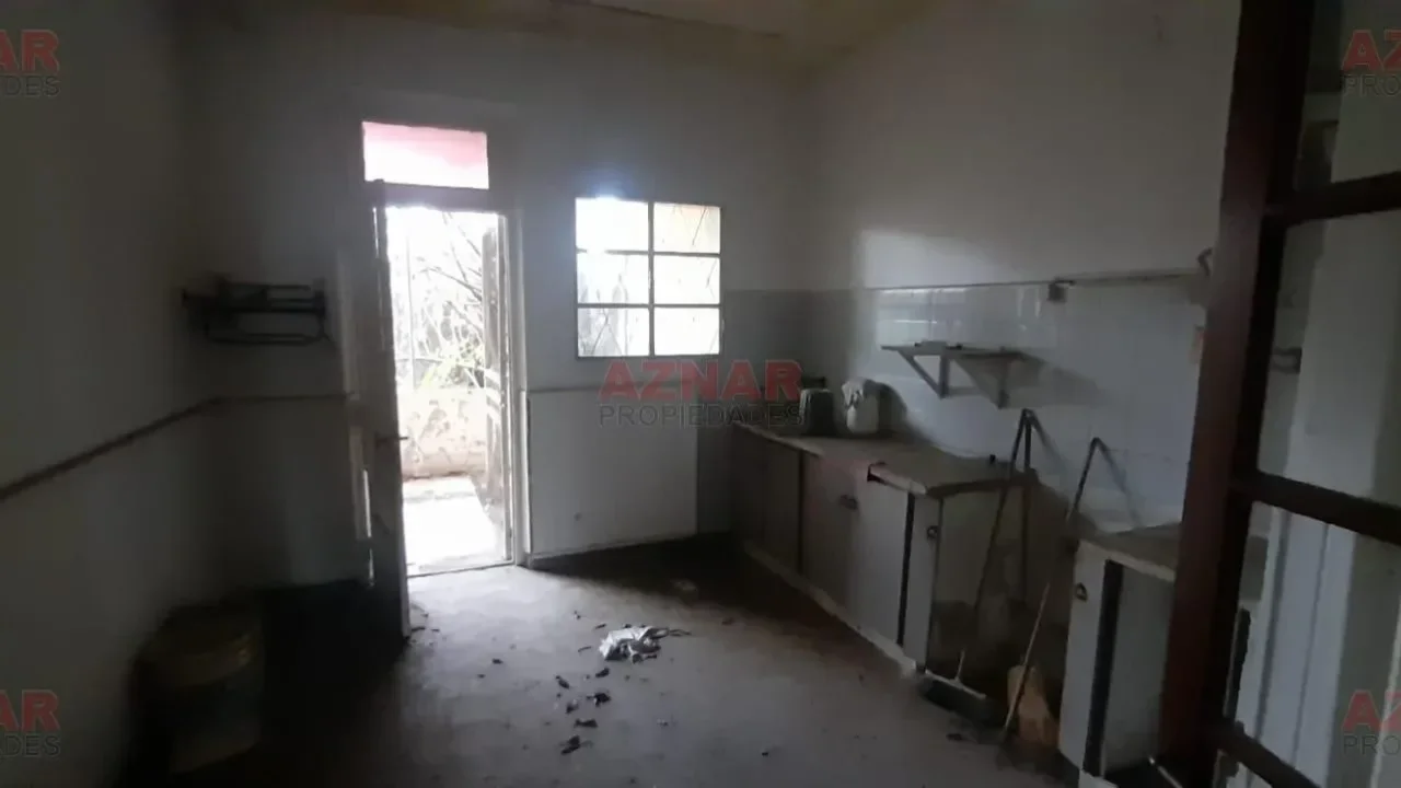 Casa con Local en venta en Pellegrini Nº 624 e/ Lamadrid y Alvear