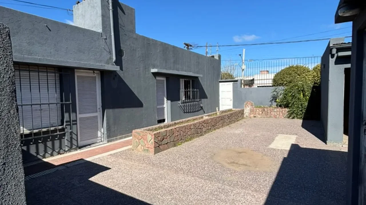 VENTA | CASA AMPLIA EN ESQUINA CON ESPACIO COMERCIAL