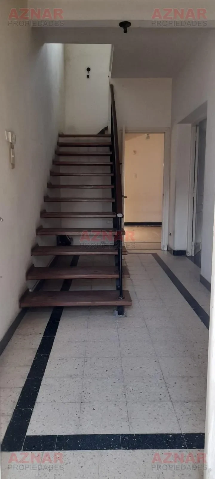 Casa en venta en  R. de Escalada N° 1237 e/ Macaya y Nuñez