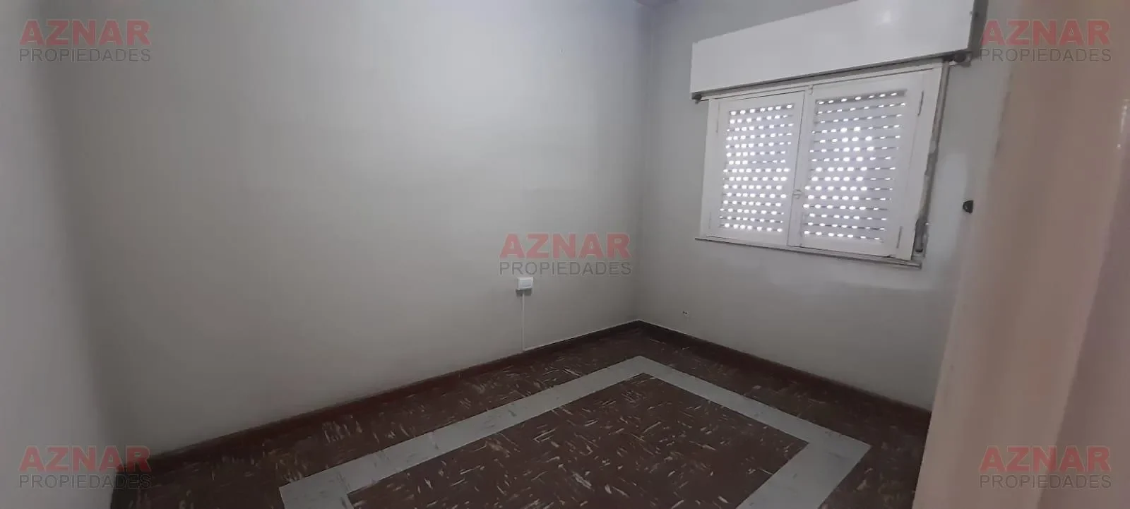 Casa en venta en  R. de Escalada N° 1237 e/ Macaya y Nuñez