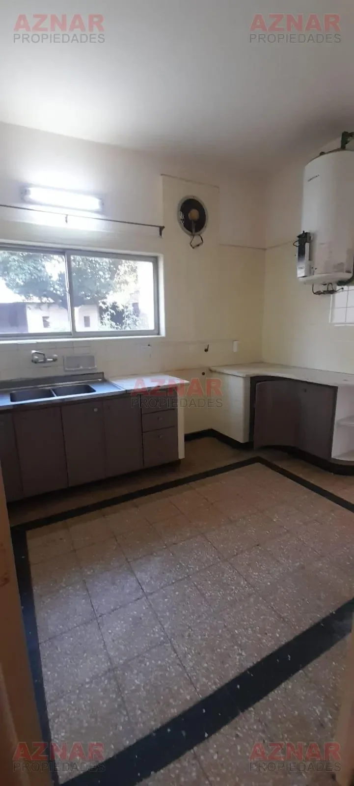 Casa en venta en  R. de Escalada N° 1237 e/ Macaya y Nuñez