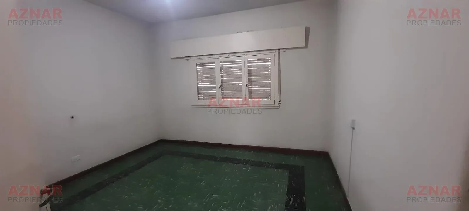 Casa en venta en  R. de Escalada N° 1237 e/ Macaya y Nuñez