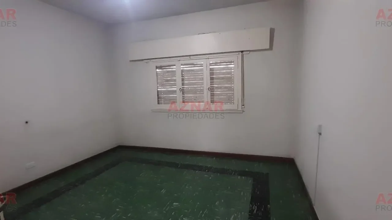 Casa en venta en  R. de Escalada N° 1237 e/ Macaya y Nuñez
