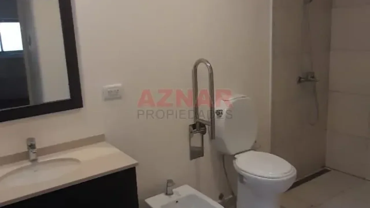 Casa en venta en  R. de Escalada N° 1237 e/ Macaya y Nuñez