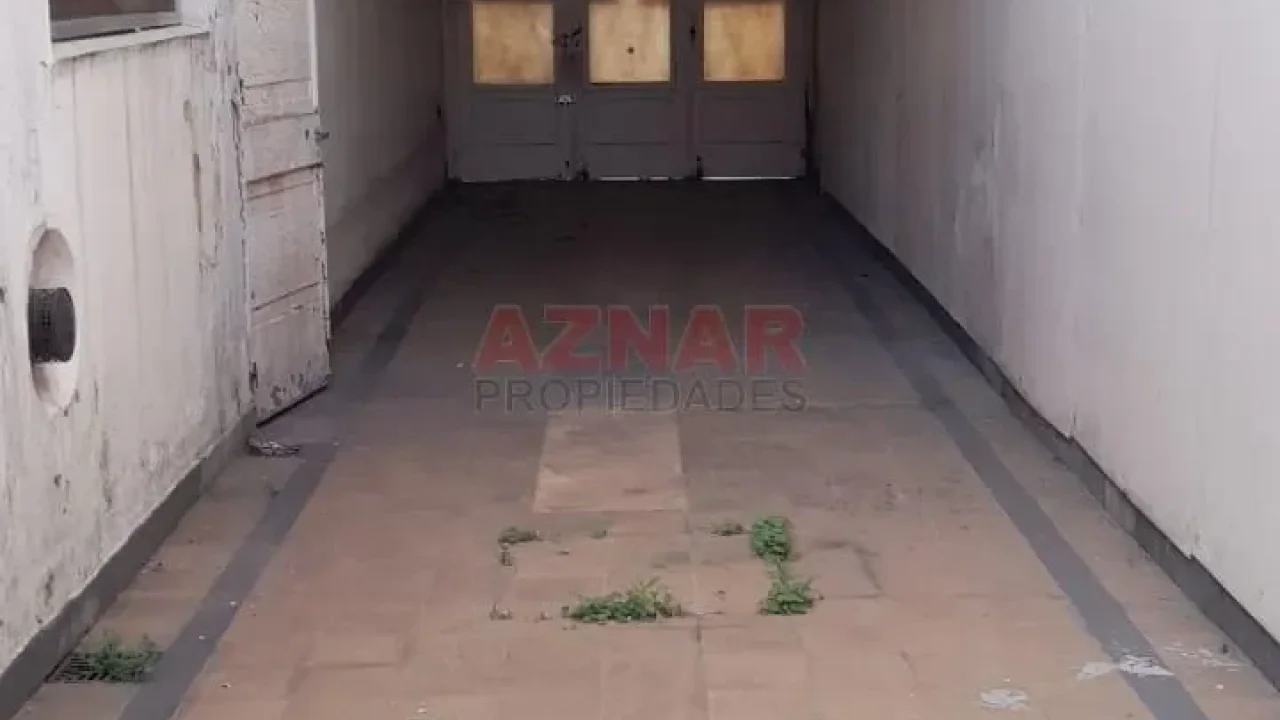 Casa en venta en  R. de Escalada N° 1237 e/ Macaya y Nuñez