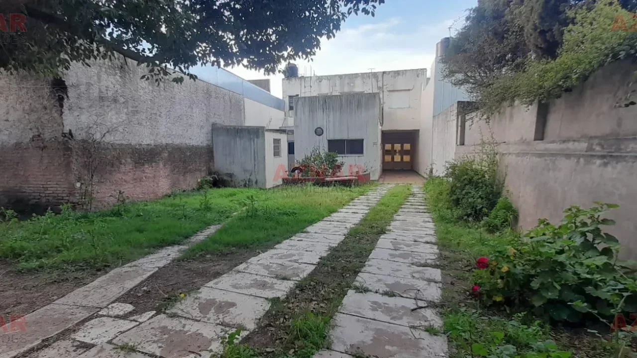 Casa en venta en  R. de Escalada N° 1237 e/ Macaya y Nuñez