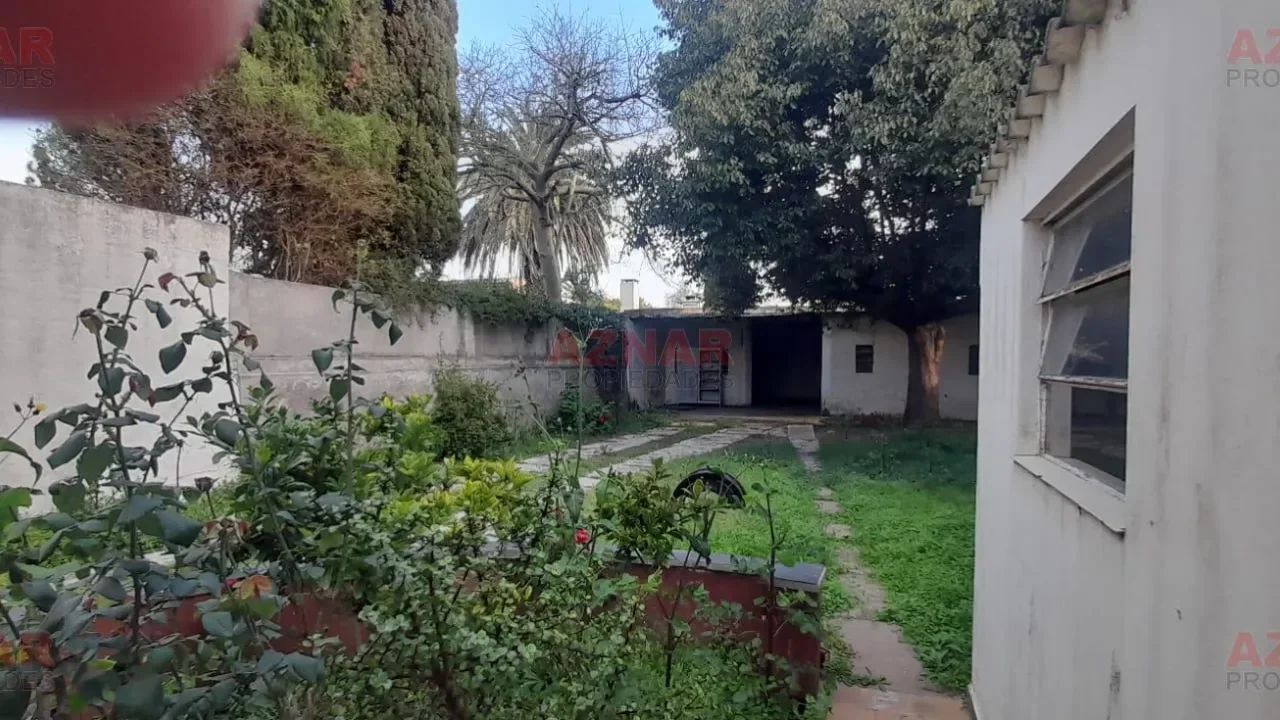 Casa en venta en  R. de Escalada N° 1237 e/ Macaya y Nuñez
