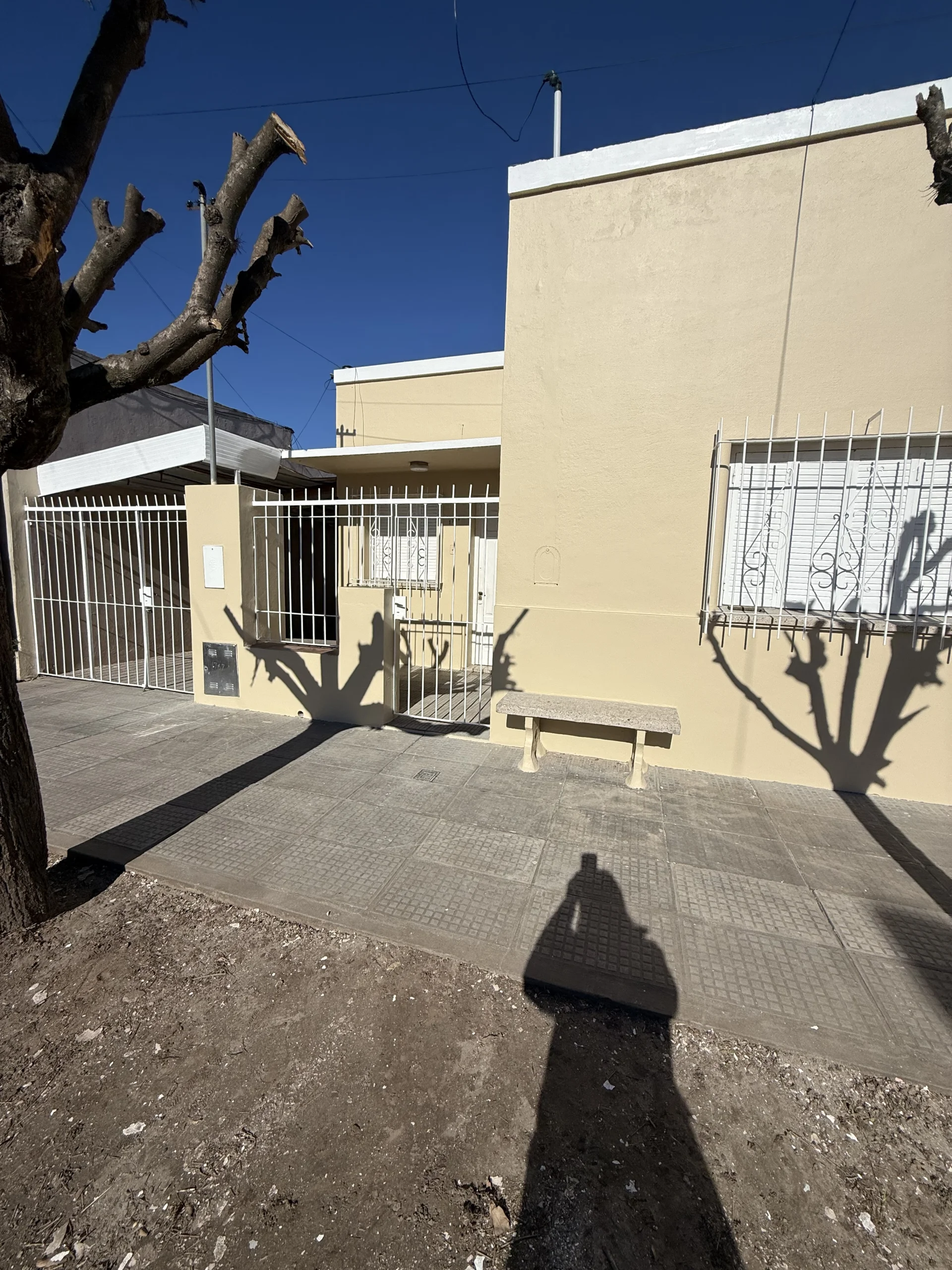 Casa Urquiza 1700 e/Laprida y Maroni