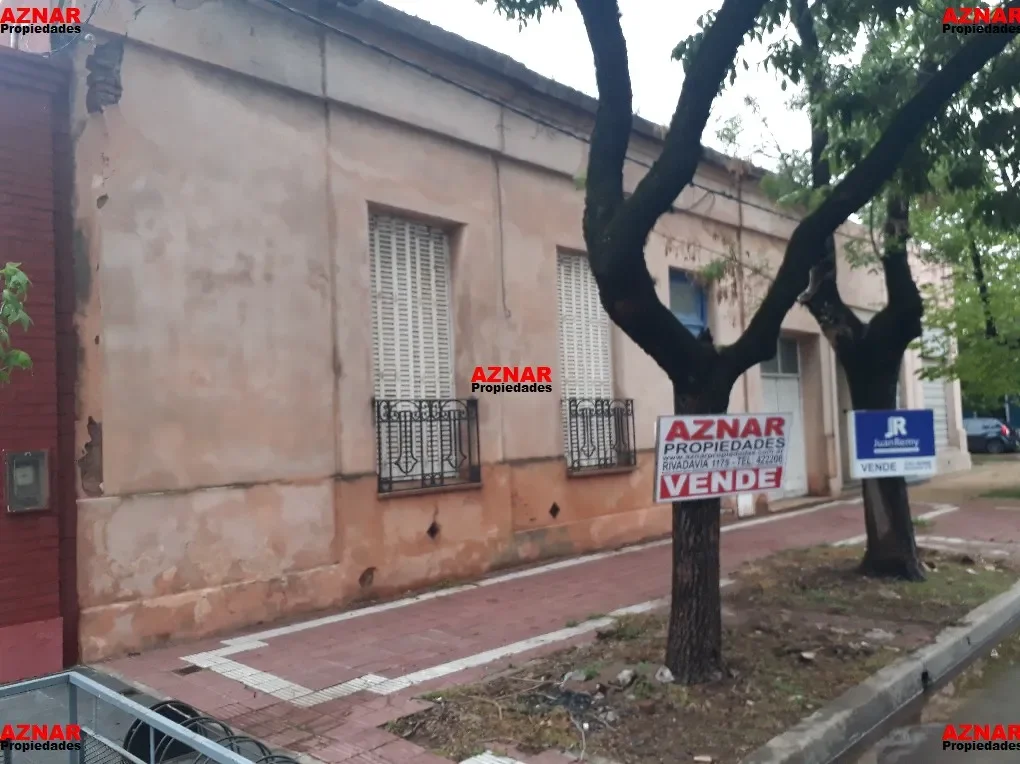 Casa en venta en Pellegrini Nº 715 e/ Lamadrid y Chacabuco