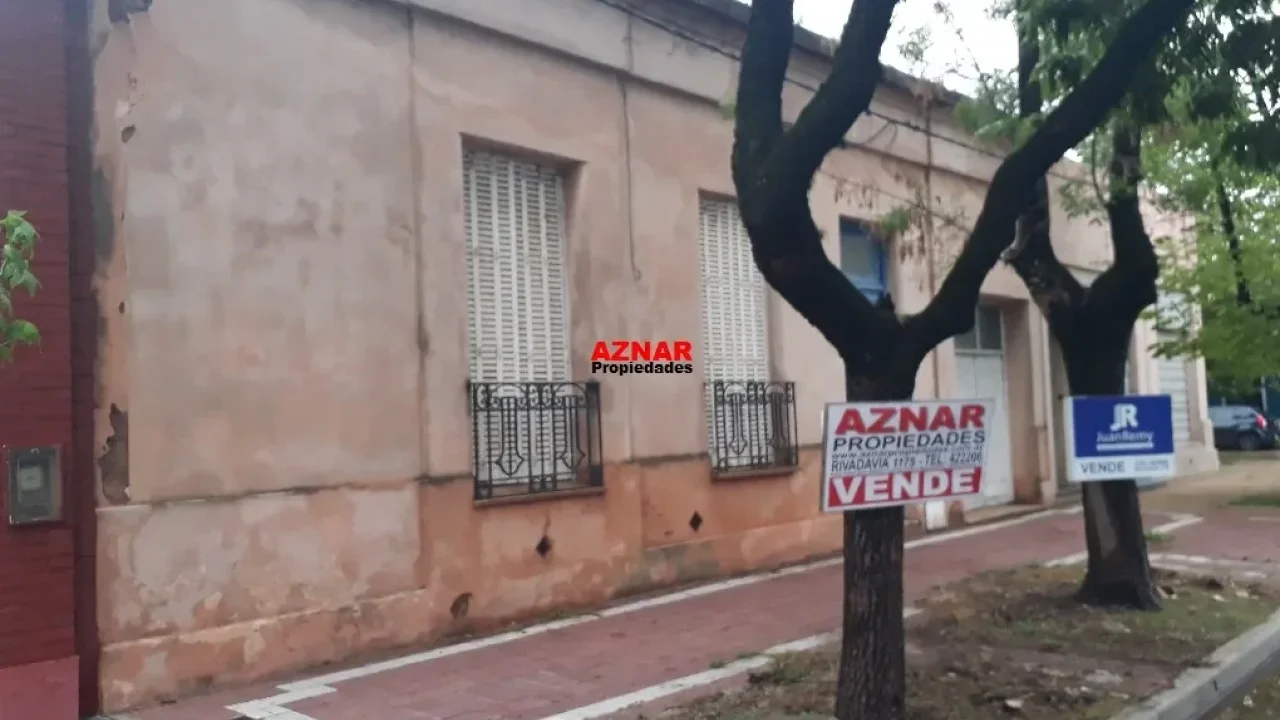 Casa en venta en Pellegrini Nº 715 e/ Lamadrid y Chacabuco