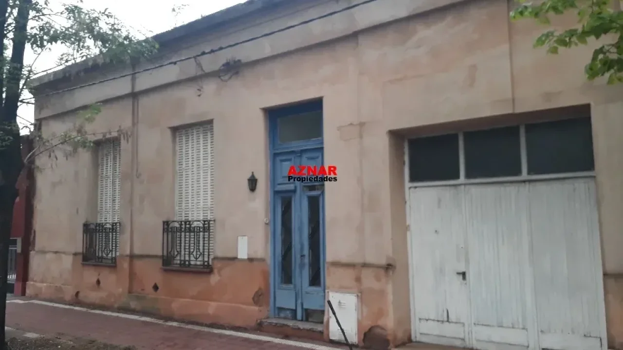 Casa en venta en Pellegrini Nº 715 e/ Lamadrid y Chacabuco