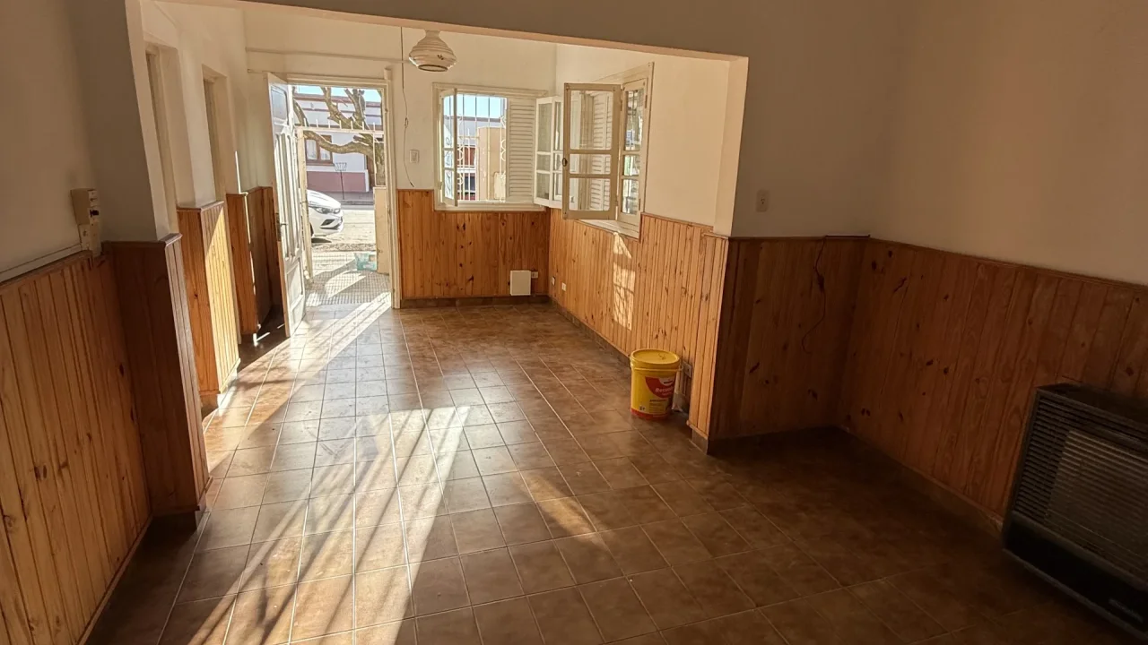 Casa Urquiza 1700 e/Laprida y Maroni