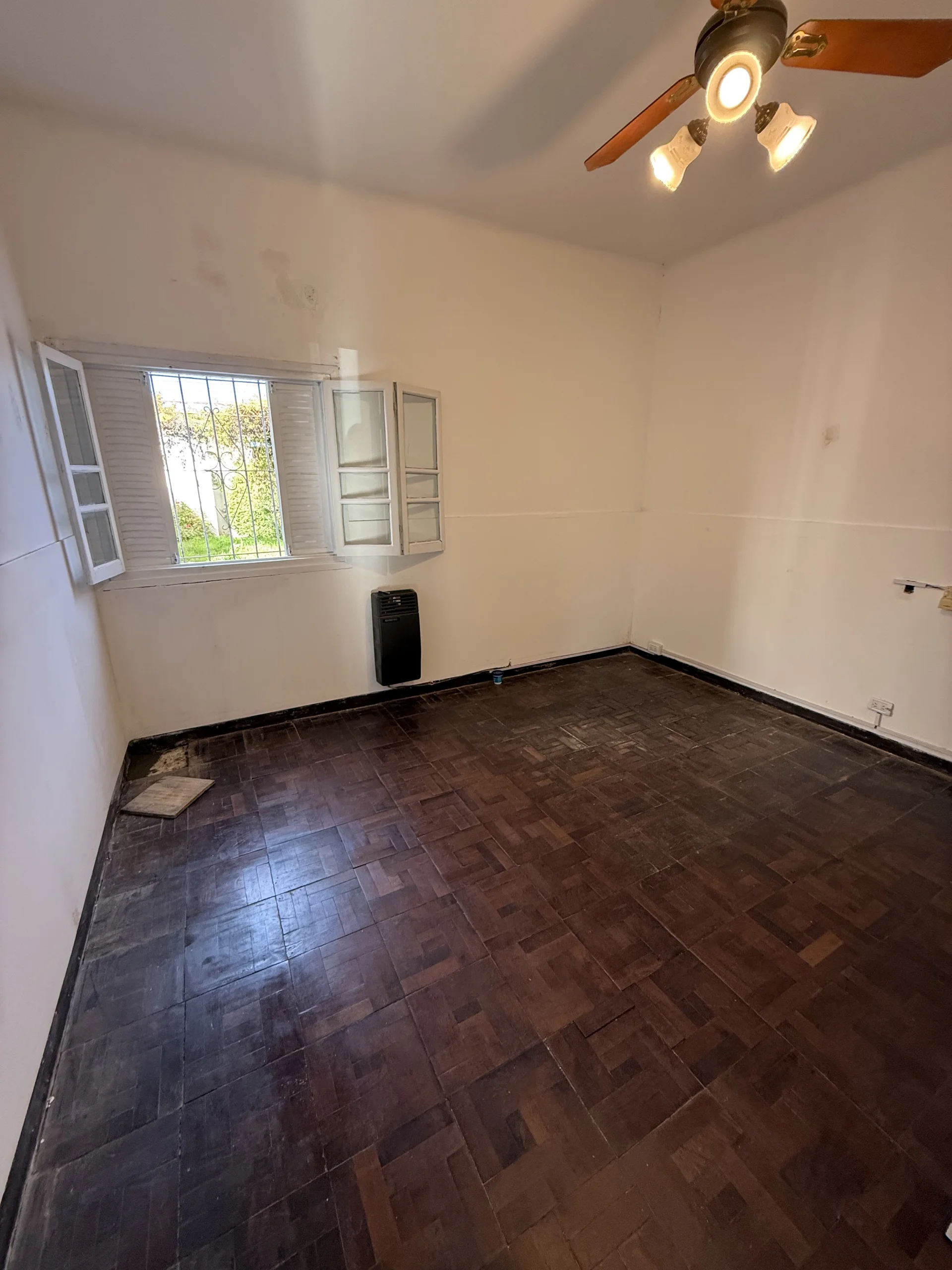 Casa Urquiza 1700 e/Laprida y Maroni