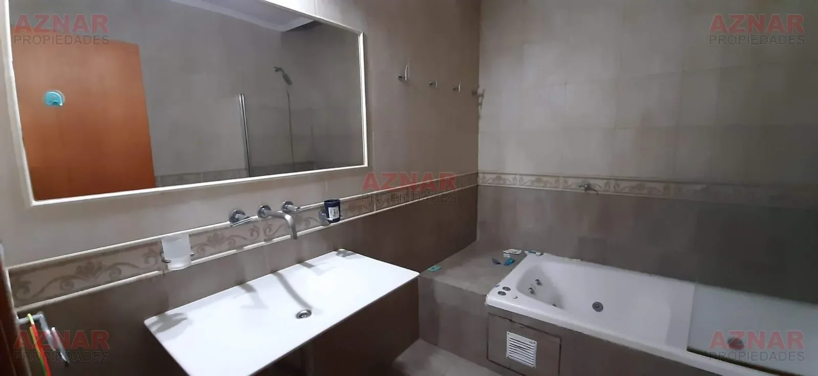 Casa en venta en calle Elizondo Nº 2276 e/ Olavarria y Entre Rios