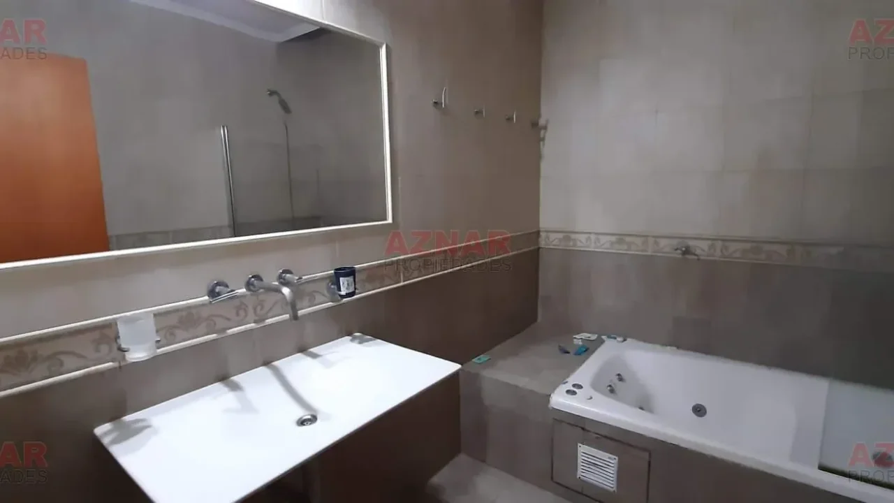 Casa en venta en calle Elizondo Nº 2276 e/ Olavarria y Entre Rios