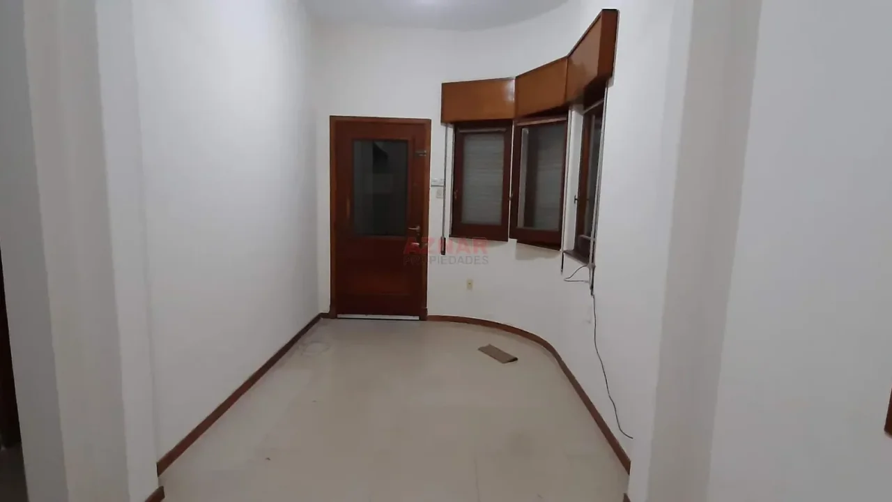 Casa en venta en calle Elizondo Nº 2276 e/ Olavarria y Entre Rios