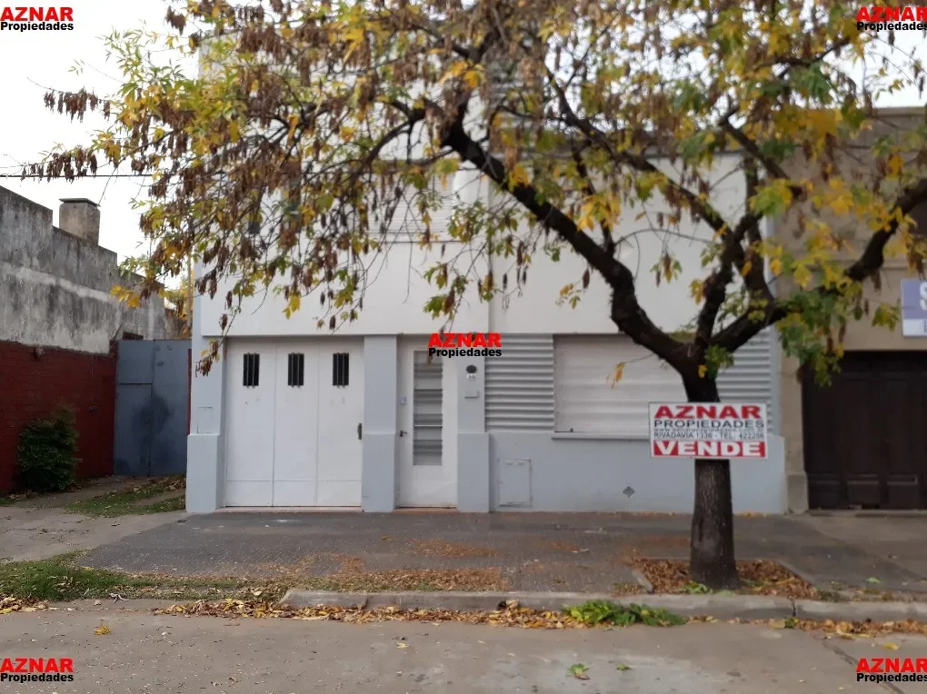 Casa en venta en calle Italia Nº 39 e/ Pellegrini y Rivadavia