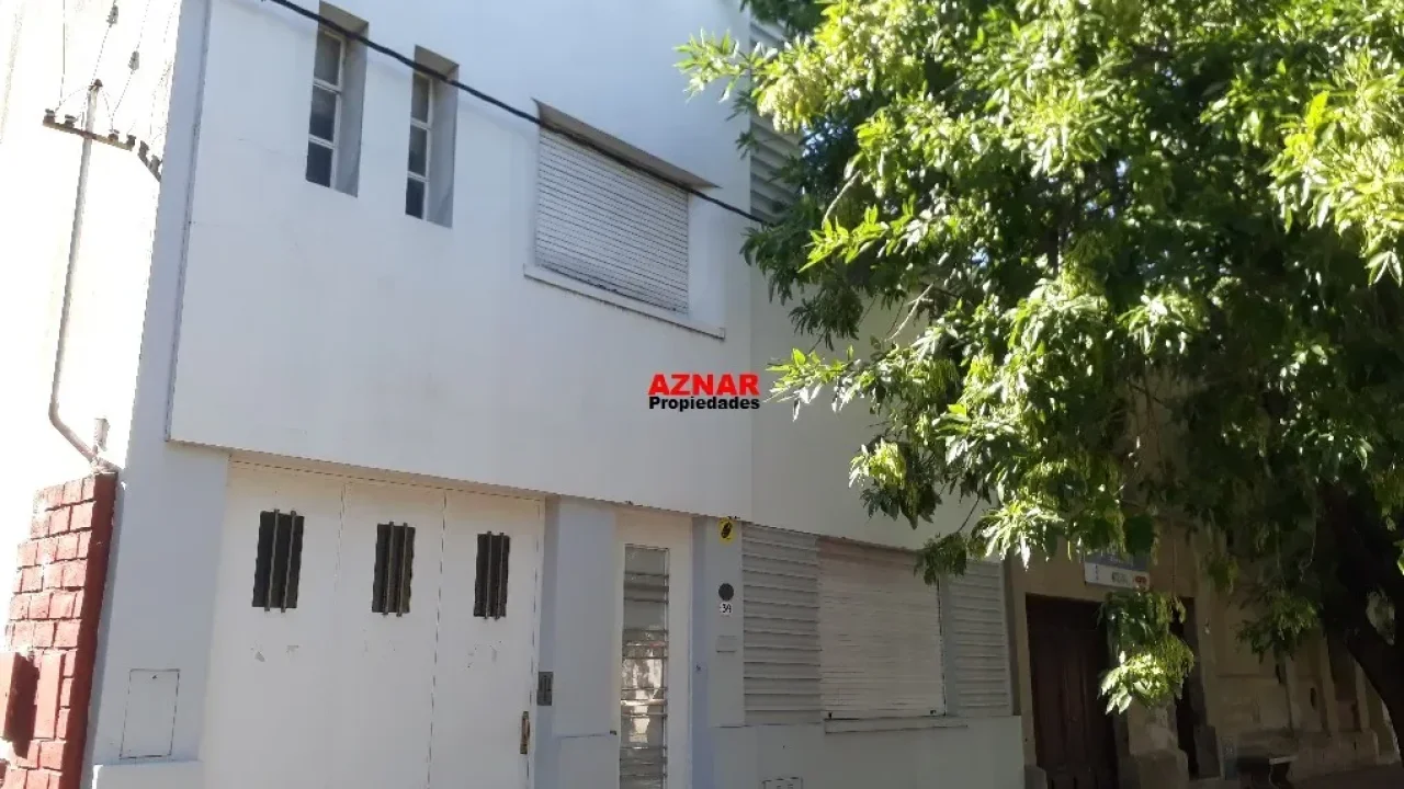 Casa en venta en calle Italia Nº 39 e/ Pellegrini y Rivadavia