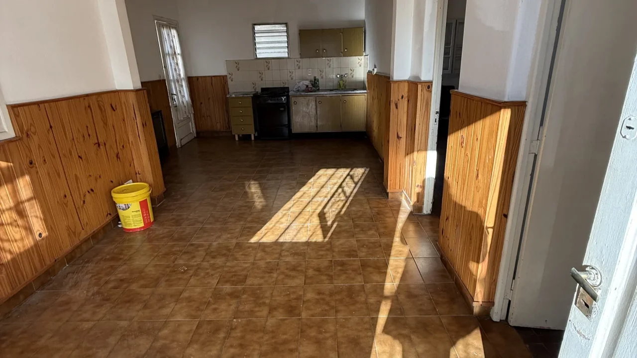 Casa Urquiza 1700 e/Laprida y Maroni