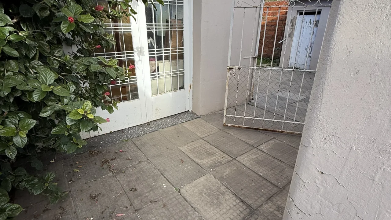 Casa Urquiza 1700 e/Laprida y Maroni