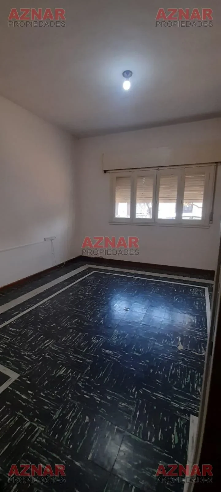 Casa en Alquiler en R. de Esacalada Nº 1237 e/ Macaya y Nuñez