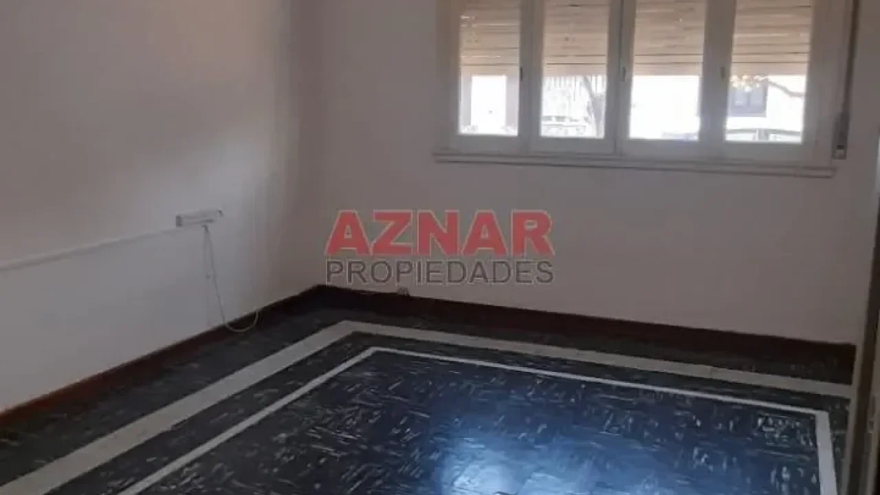 Casa en Alquiler en R. de Esacalada Nº 1237 e/ Macaya y Nuñez