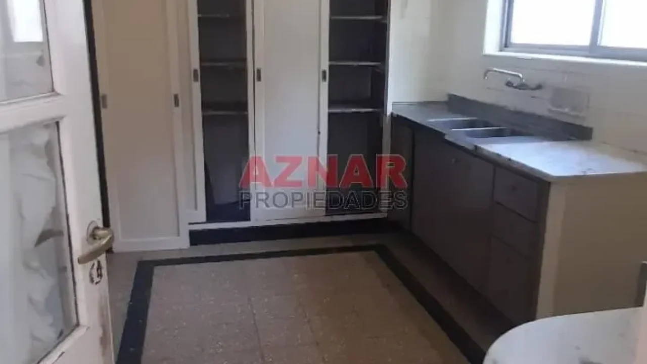 Casa en Alquiler en R. de Esacalada Nº 1237 e/ Macaya y Nuñez