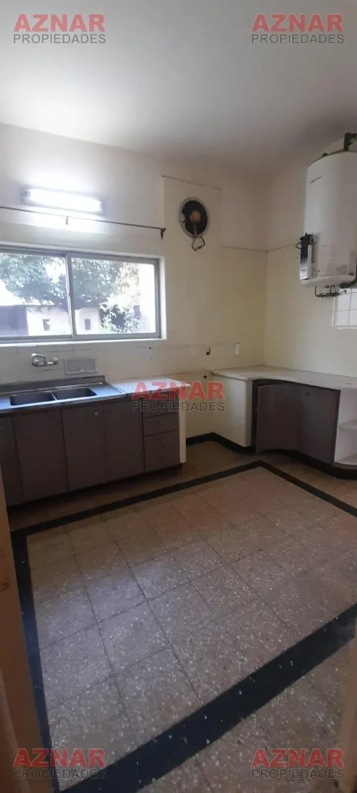 Casa en Alquiler en R. de Esacalada Nº 1237 e/ Macaya y Nuñez