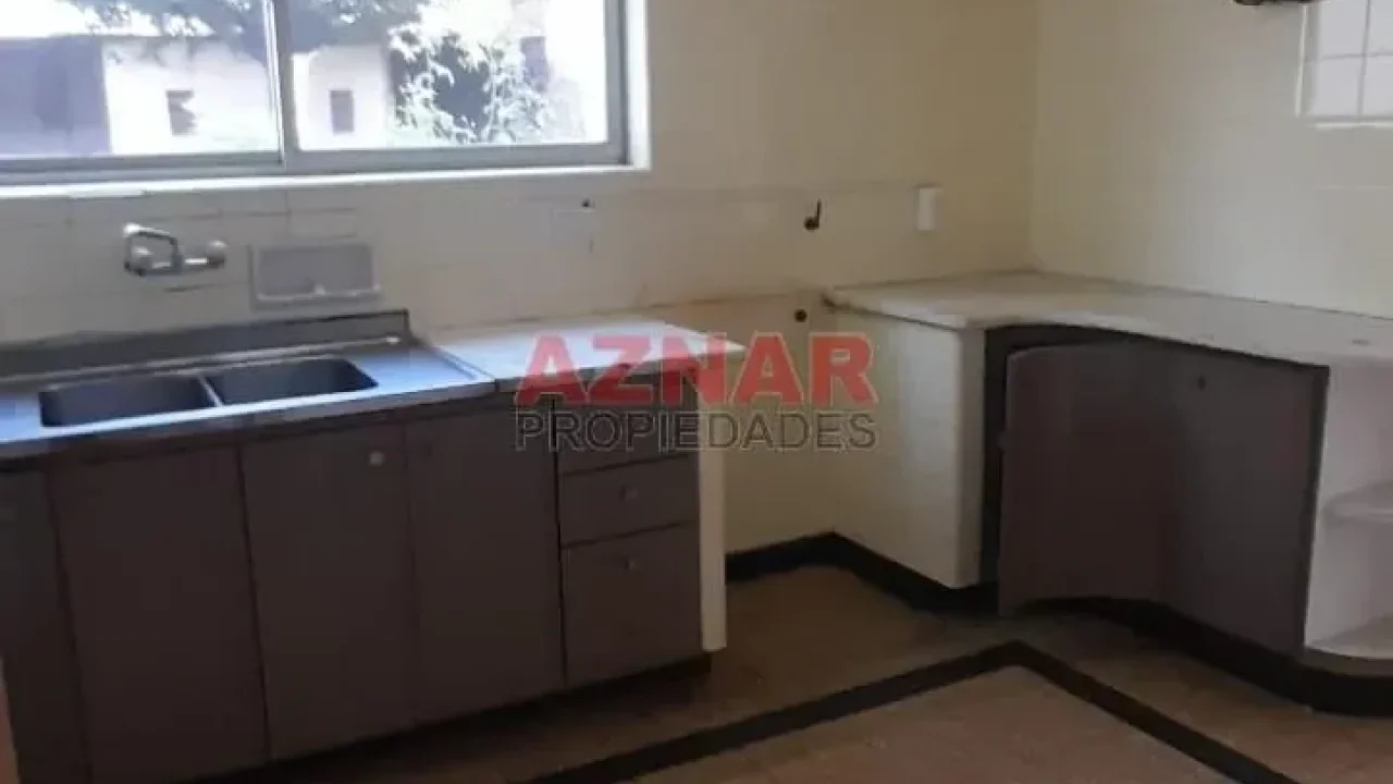 Casa en Alquiler en R. de Esacalada Nº 1237 e/ Macaya y Nuñez