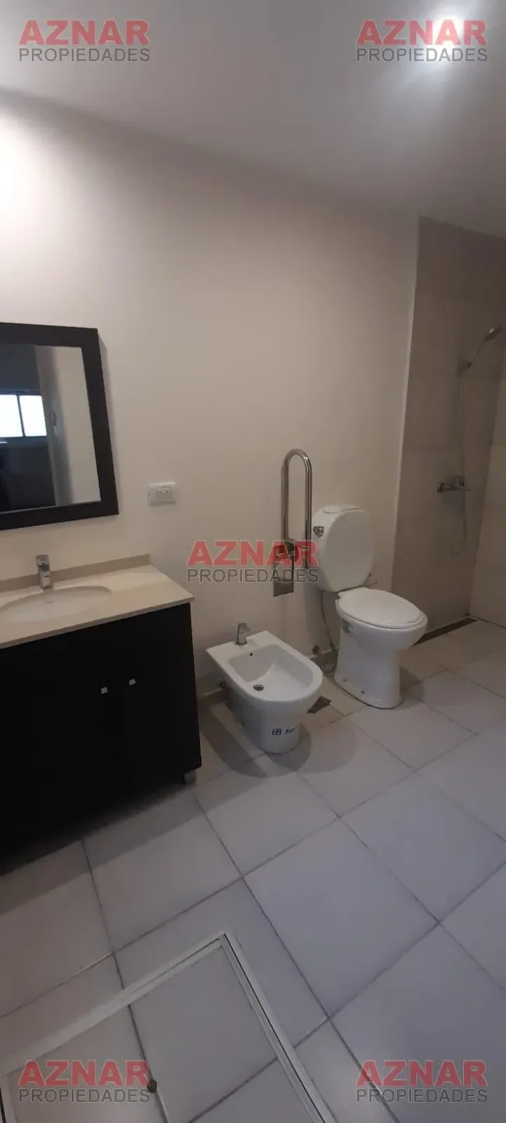 Casa en Alquiler en R. de Esacalada Nº 1237 e/ Macaya y Nuñez
