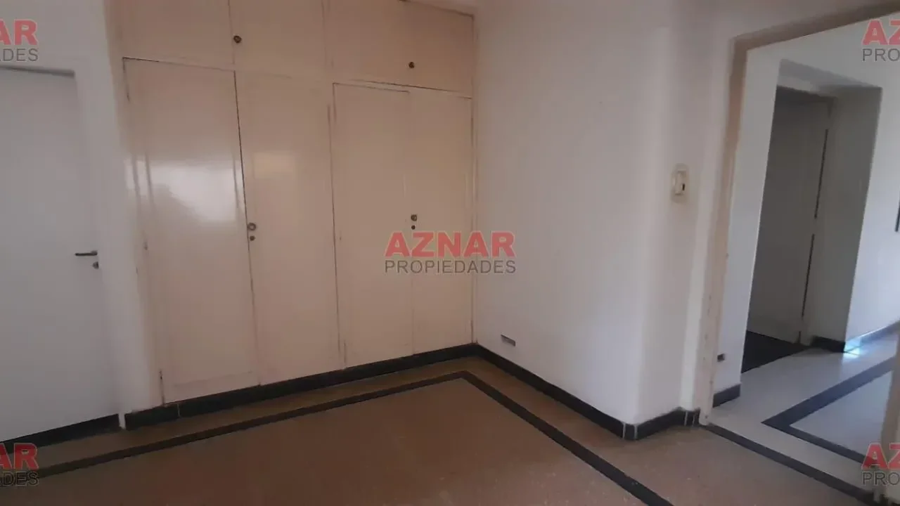 Casa en Alquiler en R. de Esacalada Nº 1237 e/ Macaya y Nuñez