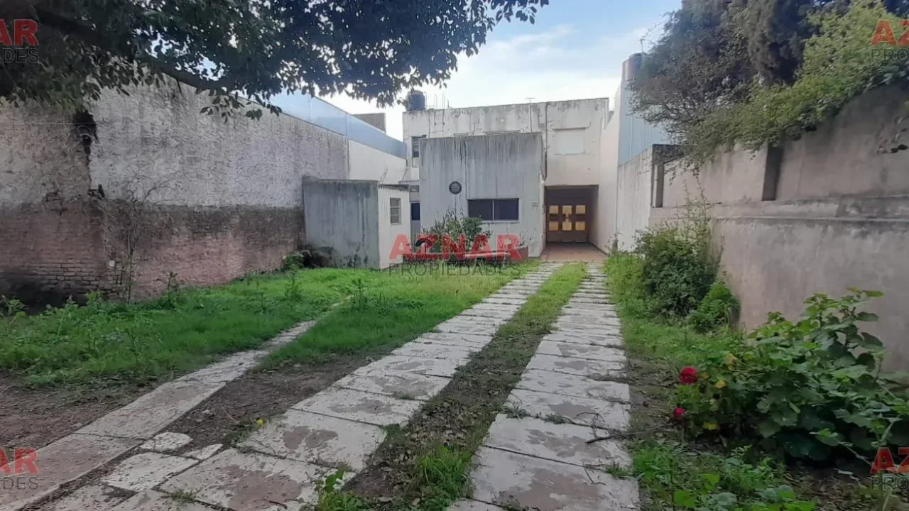 Casa en Alquiler en R. de Esacalada Nº 1237 e/ Macaya y Nuñez